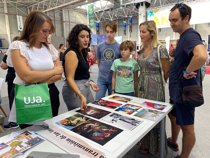 Taller de divulgación científica en 'Contextura' sobre la construcción de la idea de género organizado por la Universidad de Jaén.