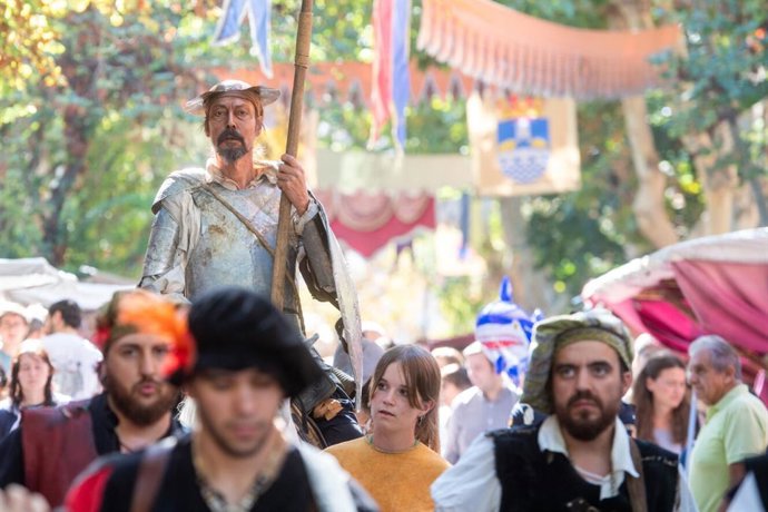 Archivo - El Mercado Cervantino se instala hasta el día 12 con 350 puestos y 500 actividades