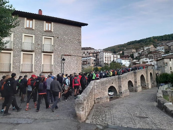 Archivo - La 'Marcha Hoyos de Iregua' celebra su 27 edición con un recorrido por el Parque Natural de Sierra Cebollera