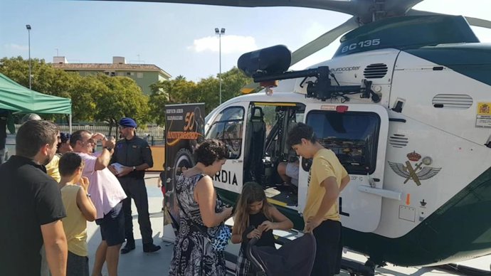 Unas 2.000 personas participan en una jornada de puertas abiertas de la Guardia Civil en Baleares.
