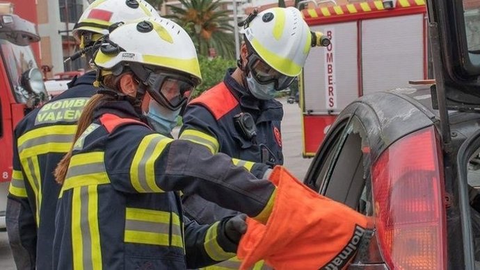Archivo - Efectivos de Bomberos del Ayuntamiento de Valncia en imagen de archivo