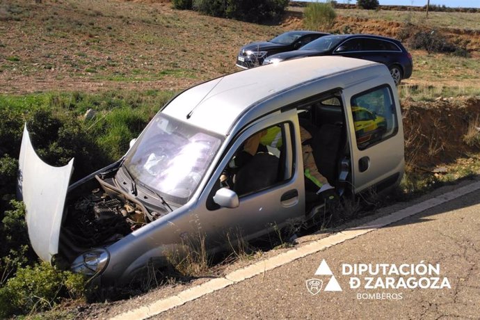 Vehículo accidentado en la A-1504, entre Cariñena y Aguarón.
