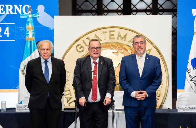 September 11, 2023, Guatemala City, Guatemala City, Guatemala: The President of the Republic, ALEJANDRO GIAMMATTEI, guaranteed the elected president, BERNARDO ARÉVALO, that he, as well as the elected deputies and mayors, would take office on January 14,
