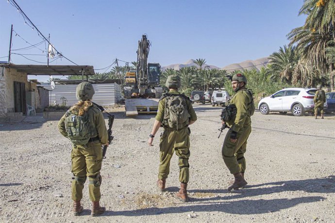 September 18, 2023, Jordan Valley, West Bank, Palestine: Israeli soldiers on guard against the Palestinians during the demolition of Palestinian homes in the northern Jordan Valley in the occupied West Bank. Israeli army bulldozer demolished Palestinian