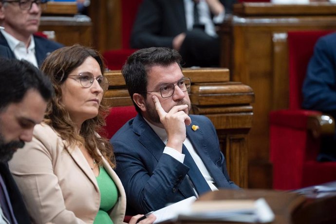 El presidente de la Generalitat de Catalunya, Pere Aragons y la consellera de la Presidencia, Laura Vilagr, durante el tercer Debate de Política General de la legislatura, en el Parlament de Catalunya, a 27 de septiembre de 2023, en Barcelona, Catalun