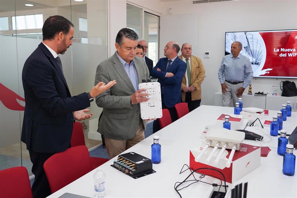 Archivo - El consejero de la Presidencia, Antonio Sanz, en una imagen de archivo en la visita a una empresa.