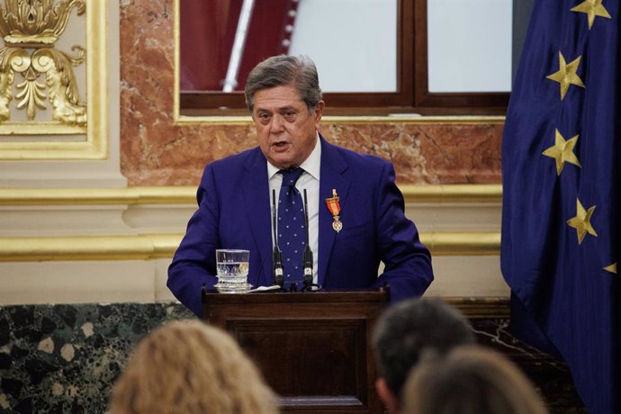 Archivo - El expresidente del Congreso de los Diputados, Federico Trillo-Figueroa, interviene durante la entrega de la Medalla del Congreso de los Diputados a los presidentes actuales de la Cámara, en el Congreso de los Diputados, a 22 de junio de 202