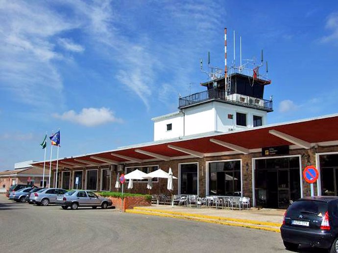 Archivo - Imagen de archivo del aeropuerto de Córdoba