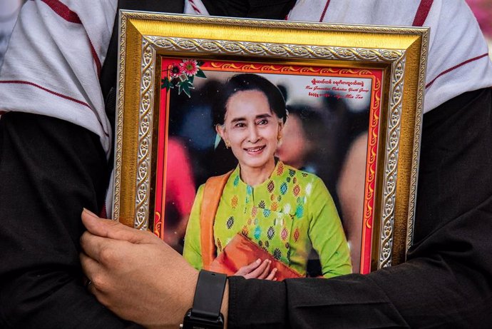 Retrato de la líder prodemocrática birmana Aung San Suu Kyi