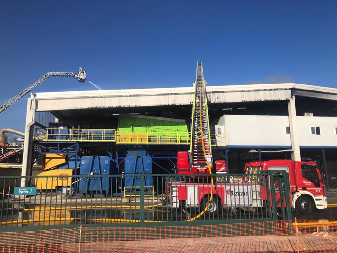 Incendio en la empresa Prezero en el Puerto de Bilbao