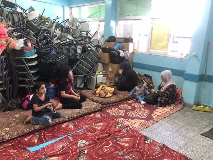 Gazacíes refugiados en las escuelas de la UNRWA en la Franja de Gaza