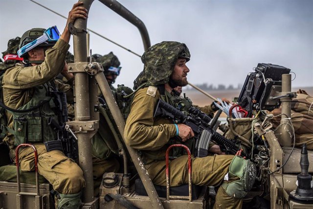 Militares israelíes en Sderot