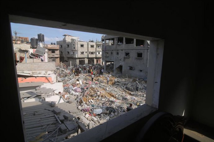 Edificios destruidos tras un ataque aéreo israelí en la ciudad de Rafá, en el sur de la Franja de Gaza