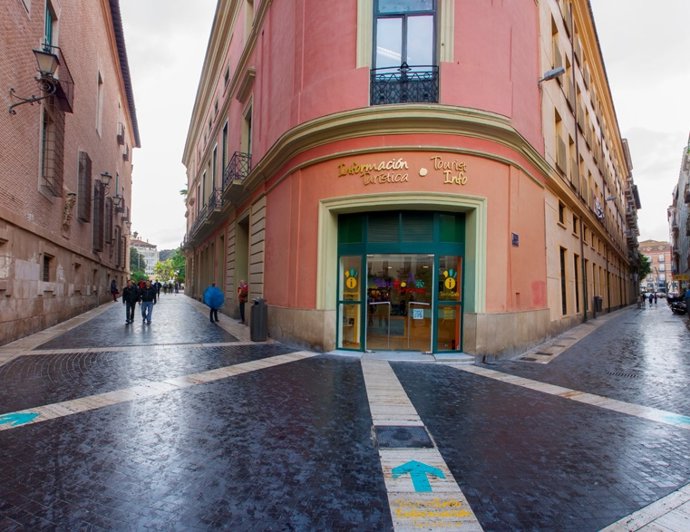 Archivo - Oficina de Turismo en la plaza Belluga de Murcia