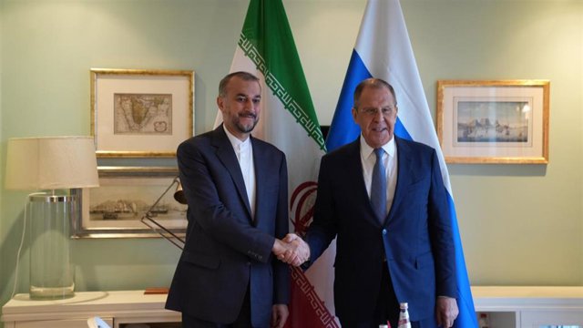 Archivo - Los ministros de Asuntos Exteriores de Irán, Hossein Amir Abdollahian, y de Rusia, Sergei Lavrov.
