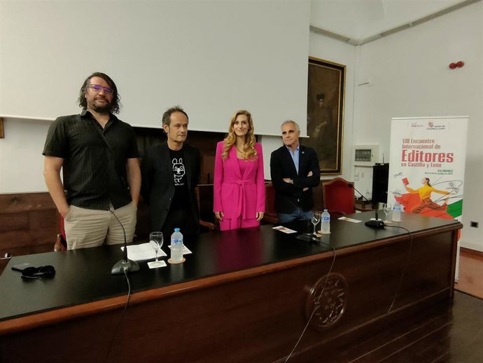 La viceconsejera de Acción Cultura, Mar Sancho (tercera por la izquierda), en la apertura del VIII Encuentro de Editores de CyL en Salamanca