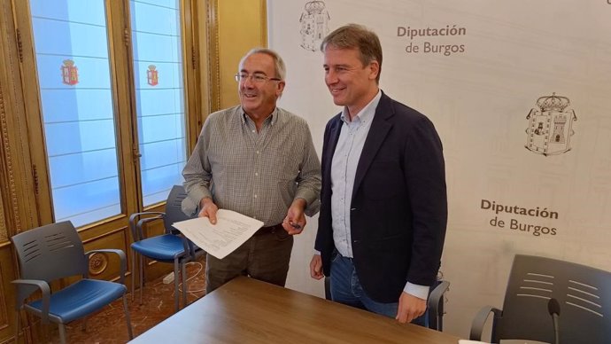 El presidente del IDJ, Ángel Carretón, y el presidente de la Diputación de Burgos, Borja Suárez.