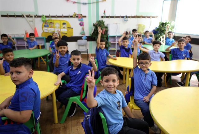 Archivo - Un grupo de escolares palestinos en en colegio de Nablus (archivo).