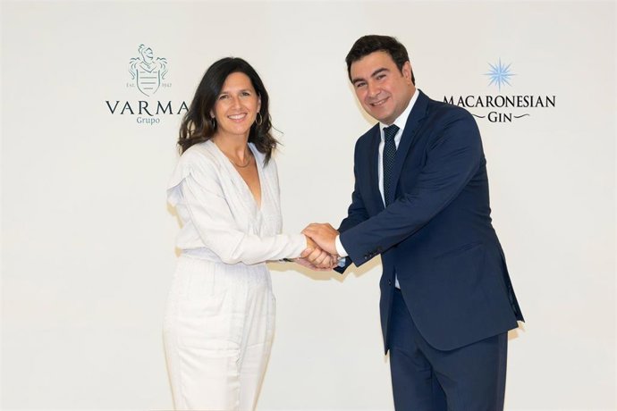 Teresa Martín de la Mata, presidenta de Grupo Varma y Diego Rómbola, director general de Destilería Santa Cruz.