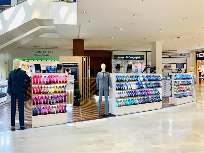 Los Arcos suma la marca de complementos Balbino Bernal a su mix comercial de moda para el hombre.