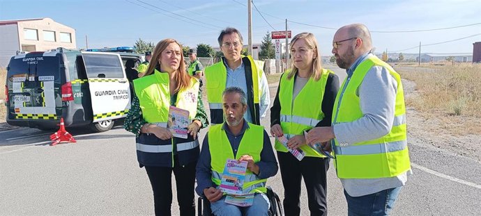 La delegada de Gobierno en CyL, Virginia Barcones; la coordinadora autonómica de Tráfico, Inmaculada Matías; el subdelegado de Gobierno en Ávila, Fernando Galeano; y el presidente autonómico de ASPAYM, Ángel de Propios.