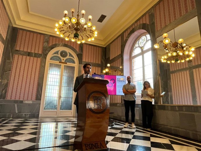 El concejal de Cultura e Identidad del Ayuntamiento de Murcia, Diego Avilés, presenta la iniciativa 'Experimenta Escénica'