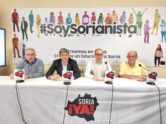 De izda a dcha, Ángel Ceña,  Juan Antonio Palomar, Jesús Monge y Goyo Sanz, miembros de Soria ¡YA!