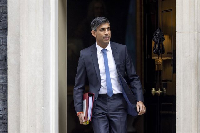 Archivo - El primer ministro británico, Rishi Sunak, a la salida de Downing Street