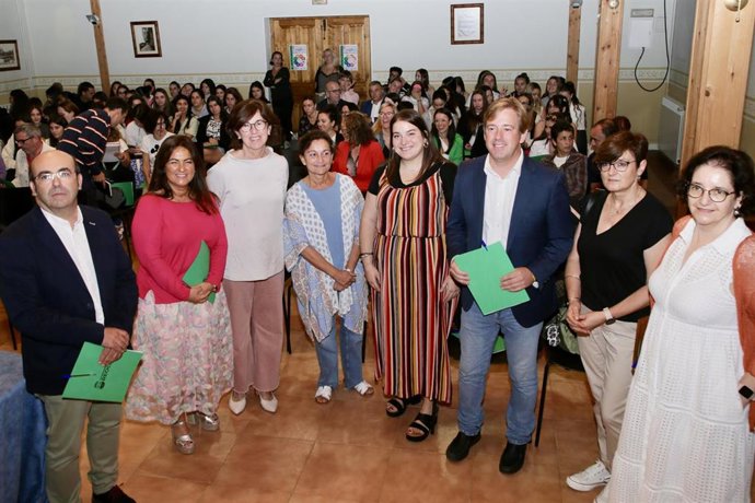 La consejera y el alcalde de Reocín, entre otros, en las jornadas de discapacidad que se organizan en el municipio