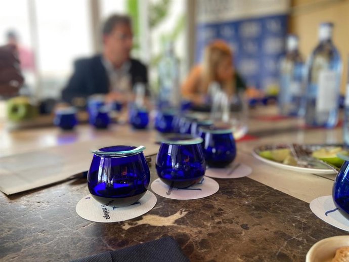 Las almazaras malagueñas pueden presentar sus solicitudes desde el martes 10 de octubre hasta el martes 24 de octubre en tres categorías diferentes: aceite frutado verde intenso, frutado verde medio y frutado maduro.