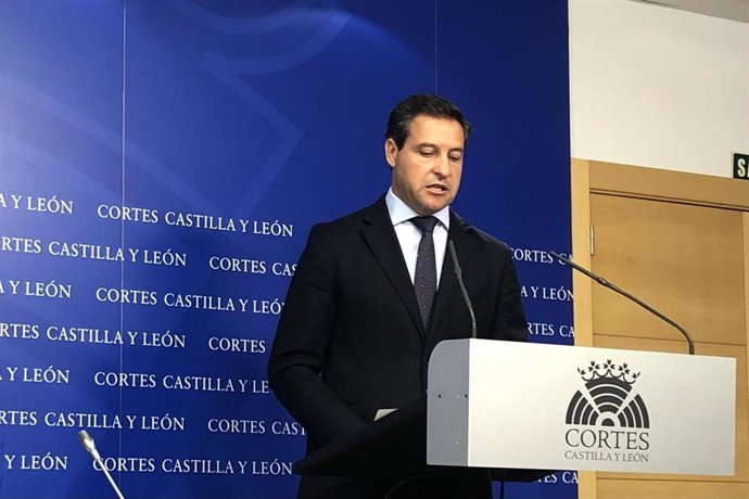 El portavoz del PP en  las Cortes, Raúl de la Hoz