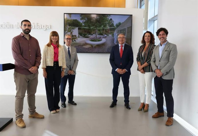 Presentación del centro de autismo ubicado en Antequera en el que la Diputación ha invertido 400.000 euros. También, en el presupuesto de 2024, se destinarán 300.000 euros a adecuar su jardin, con área de recreto, divulgativa y de juegos.