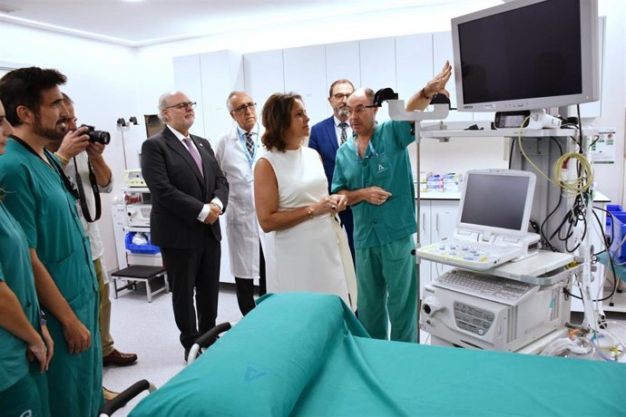 Visita a la nueva sala de broncoscopia del Hospital Regional de Málaga