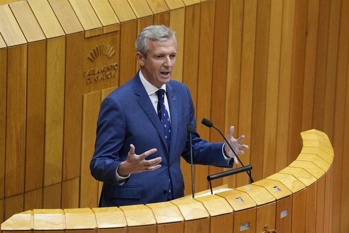 El presidente de la Xunta de Galicia, Alfonso Rueda, interviene durante el debate sobre el estado de la autonomía de Galicia, a 9 de octubre de 2023, en Santiago de Compostela, Galicia (España). Alfonso Rueda se estrena hoy como presidente de la Xunta e