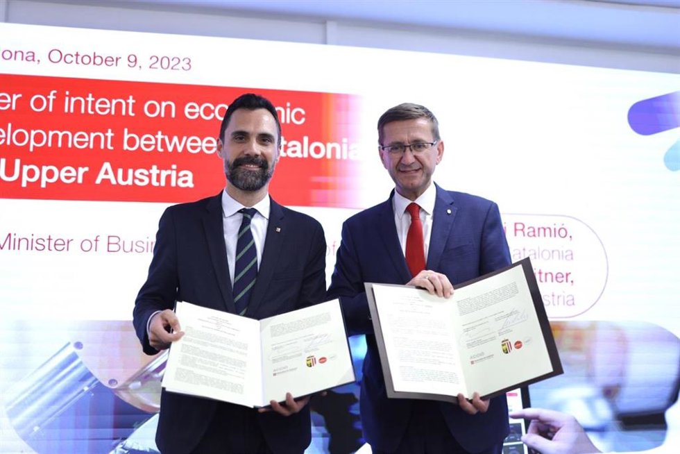 El conseller de Empresa, Roger Torrent, y el ministro de Economía de la Alta Austria, Markus Achleitne