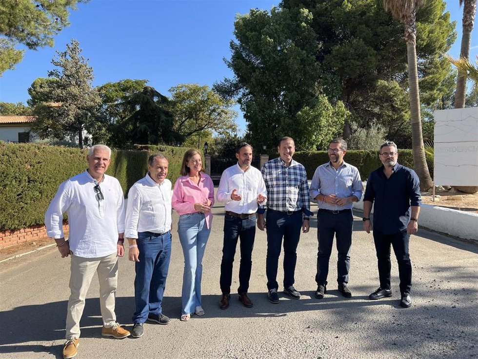 Líderes socialistas han criticado que la residencia La Vega sólo tenga cubiertas tres de sus 57 plazas.