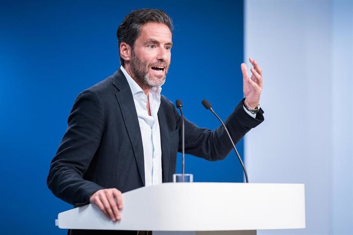 Archivo - El vicesecretario de Cultura y Sociedad Abierta del PP, Borja Sémper, durante una rueda de prensa posterior a la reunión del Comité de Dirección del Partido Popular, en la sede nacional del PP, a 28 de agosto de 2023, en Madrid (España). Duran