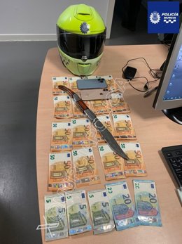 Imagen del dinero y los efectos recuperados por la Policía Local de Murcia