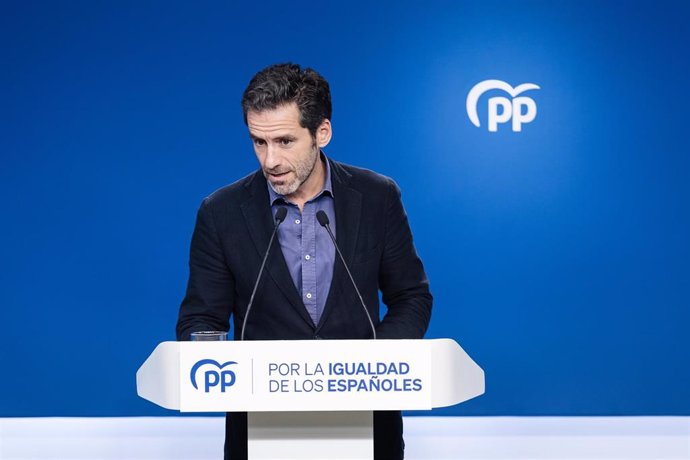El portavoz del PP y vicesecretario de Cultura y Sociedad Abierta, Borja Sémper, ofrece una rueda de prensa posterior a la reunión del Comité de Dirección del Partido Popular, en la sede nacional del PP, a 9 de octubre de 2023, en Madrid (España). Duran