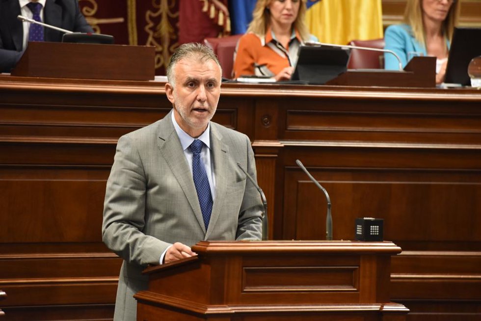 Archivo - Candidato del PSOE a la Presidencia de Canarias, Ángel Víctor Torres, durante su discurso de investidura
