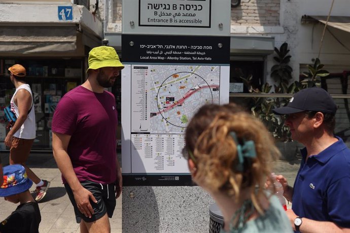 Archivo - Imagen de turistas en Tel Aviv (Israel)