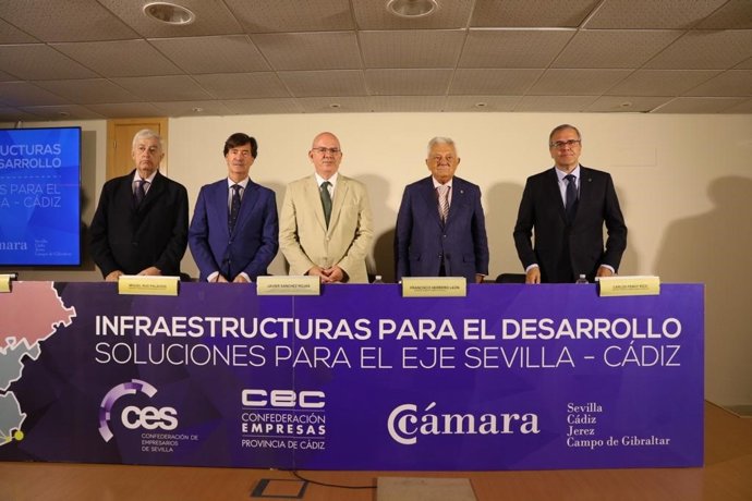 Los presidentes de la Confederación de Empresarios de Cádiz y Sevilla y de las Cámaras de Comercio.