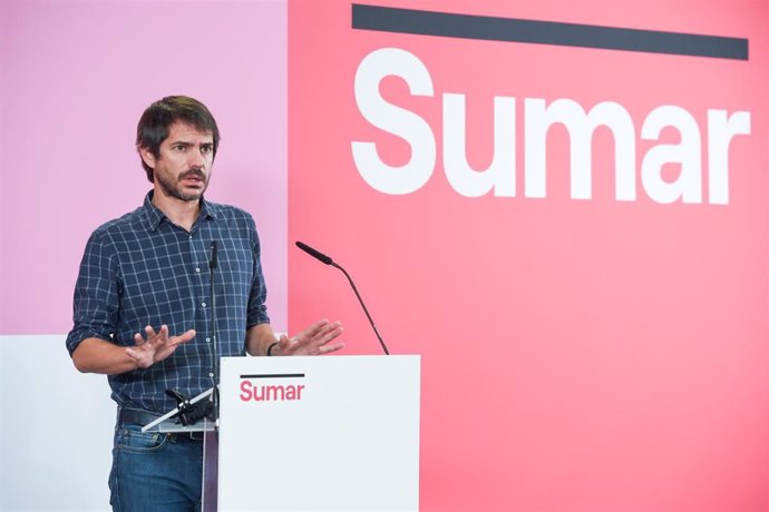 El portavoz de Sumar, Ernest Urtasun, ofrece una rueda de prensa, en el Espacio Rastro, a 9 de octubre de 2023, en Madrid (España). 