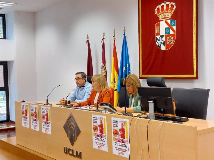 Más de un centenar de personas conmemoran la Jornada Mundial de Trabajo Decente en el acto de CCOO Albacete