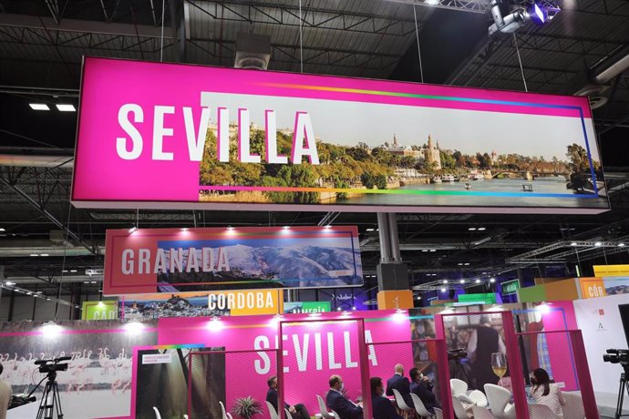Archivo - Un puesto informativo sobre Sevilla, dentro de la sección dedicada a Andalucía, en Fitur 2021.