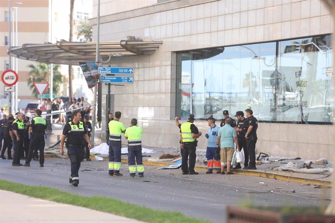 Lugar del accidente donde un autobús que perdió el control a la entrada de Cádiz causa tres fallecidos.