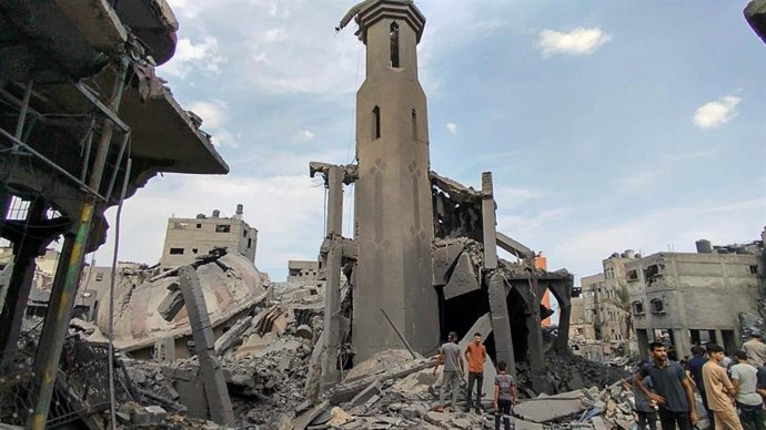October 9, 2023, Gaza, Palestine: (INT) Palestinians inspect the damage following an Israeli airstrike on the Sousi Mosque in Gaza City. October 9, 2023, Gaza, Palestine: Palestinians inspect the damage following an Israeli airstrike on the Sousi Mosque