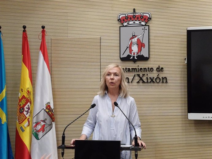 La portavoz del Grupo Municipal de Vox en Gijón y diputada regional, Sara Álvarez Rouco, en rueda de prensa en el Ayuntamiento de Gijón.
