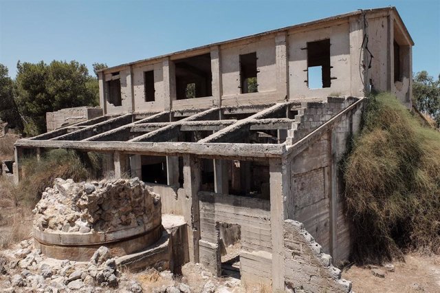Archivo - Un edificio cerca del kibutz israelí de Beeri, cerca de la Franja de Gaza