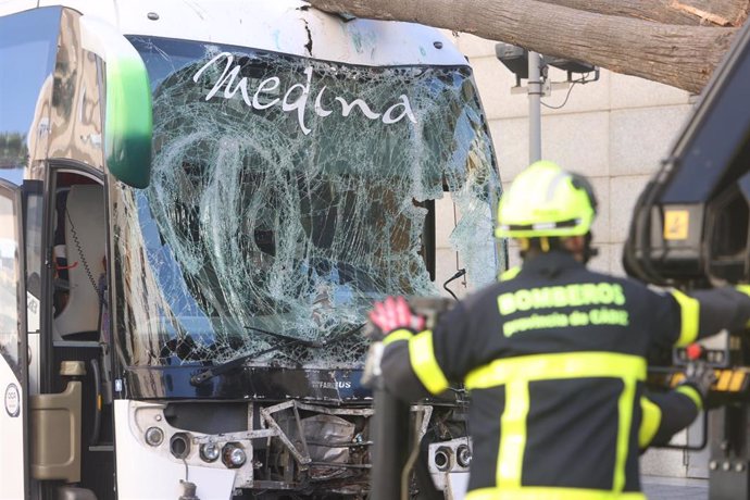 Imagen del autobús que perdió el control a la entrada de Cádiz causando tres fallecidos y dos heridos, archivo 
